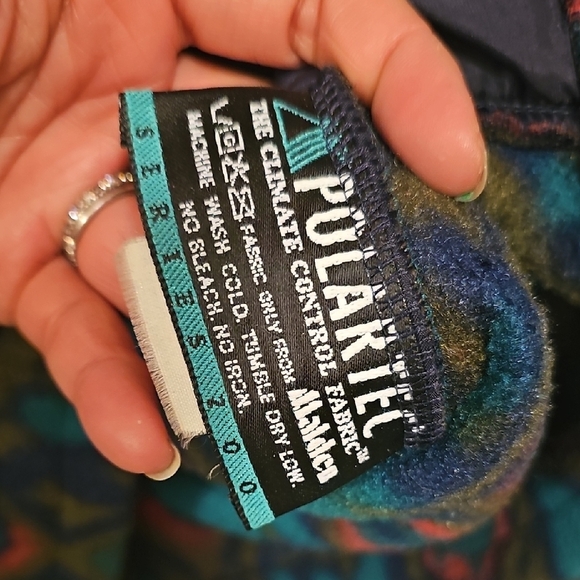 VINTAGE Fila Geometric Patterned Pullover - Picture 5 of 5